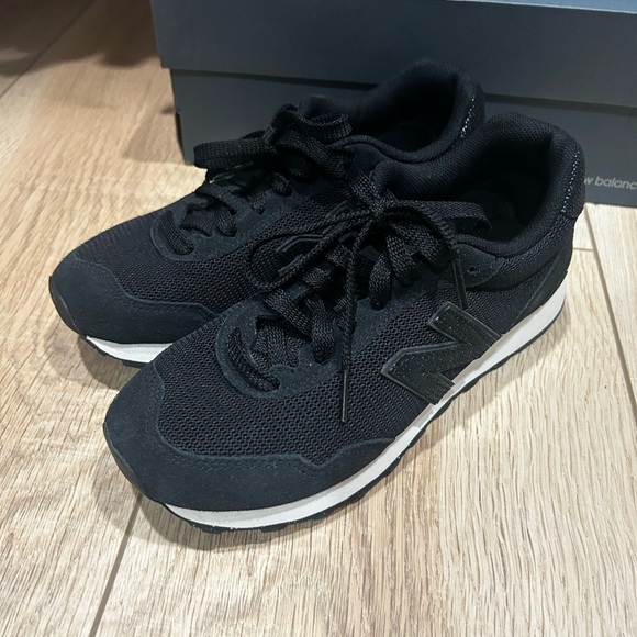 New Balance Black and White Athletic Shoes with Sparkles! - Picture 4 of 6